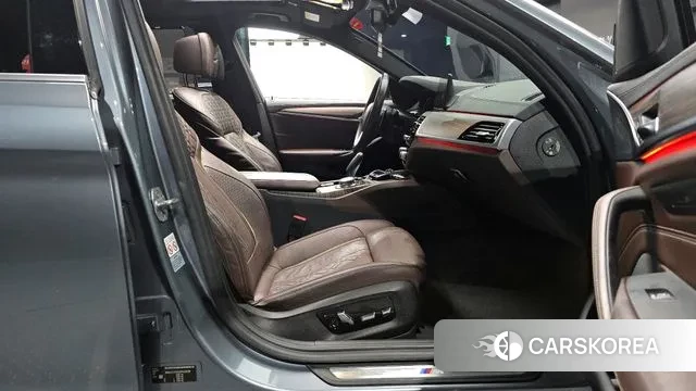 BMW 5 Series (G30) 2018 Серебристо-серый из Кореи, фото 2