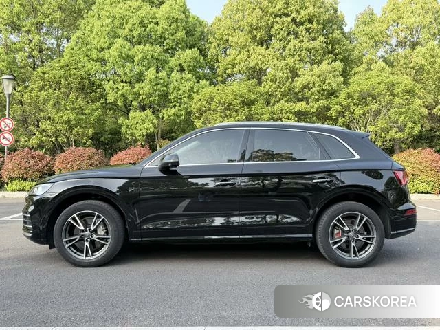 Audi Q5L 2020 Черный из Китая, фото 2