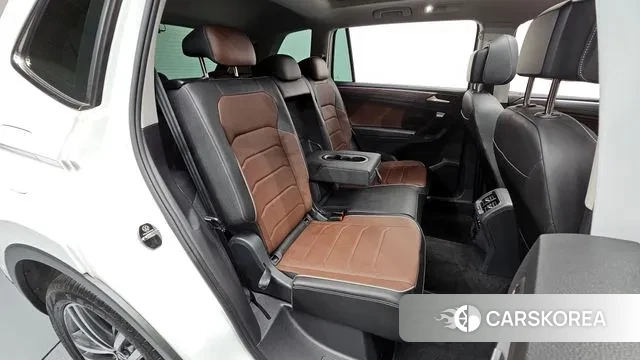 Volkswagen Tiguan Allspace 2023 Белый из Кореи, фото 2