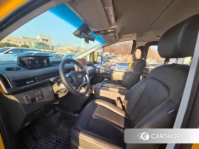 Hyundai Staria 2024 Желтый из Кореи, фото 2