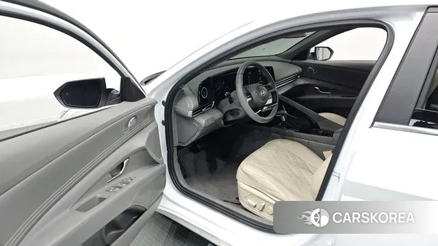 Hyundai The New Avante (CN7) 2024 Белый из Кореи, фото 2