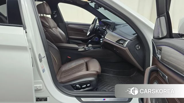 BMW 5 Series (G30) 2018 Белый из Кореи, фото 2