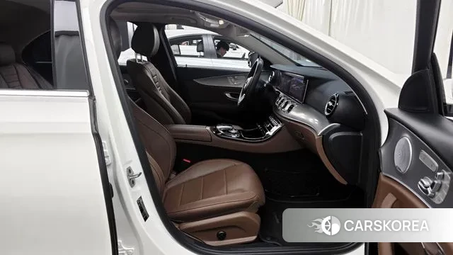 Mercedes-Benz E-Class W213 2020 Белый из Кореи, фото 2