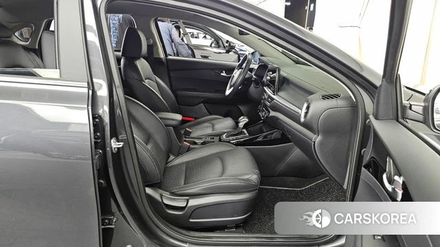 Kia The New K3 2nd generation 2023 Серый из Кореи, фото 2