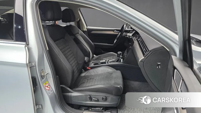 Volkswagen Passat GT (B8) 2018 Серебряный из Кореи, фото 2