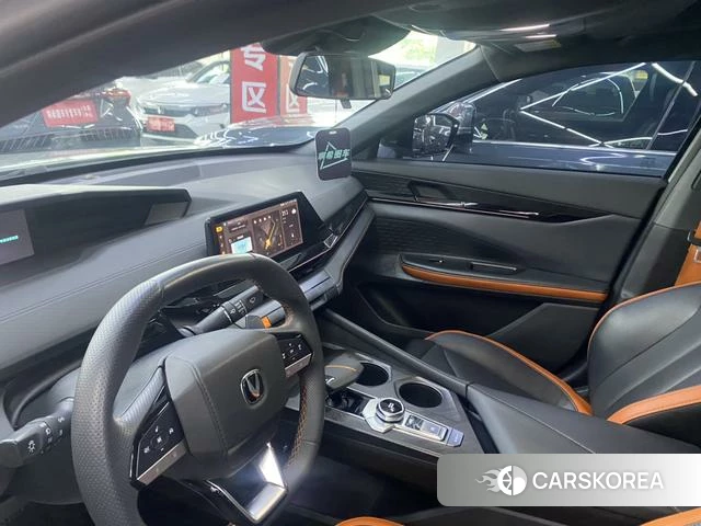 Chang'an UNI-V 2023 Серебристо-серый из Китая, фото 2