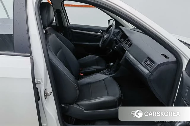 Volkswagen Lavida 2023 Белый из Китая, фото 2