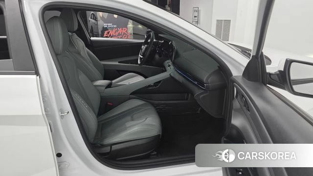 Hyundai The New Avante (CN7) 2023 Белый из Кореи, фото 2