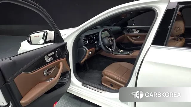 Mercedes-Benz E-Class W213 2023 Белый из Кореи, фото 2