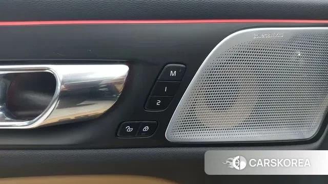 Volvo V60 Cross-Country 2nd Generation 2020 Черный из Кореи, фото 2