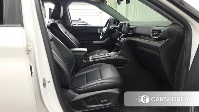 Ford Explorer 6th Generation 2023 Белый из Кореи, фото 2