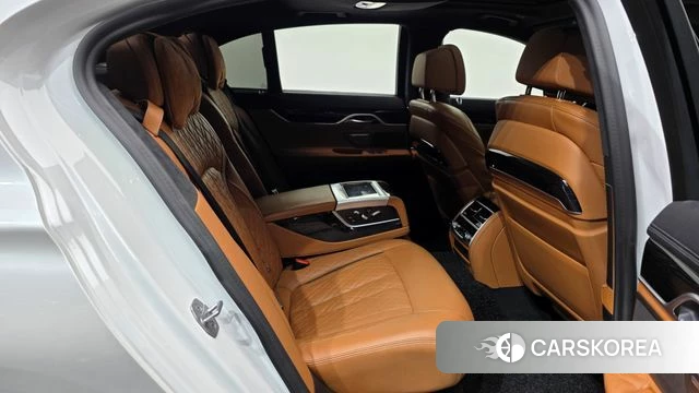 BMW 7 Series (G11) 2021 Белый из Кореи, фото 2