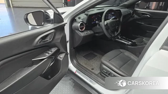 Chevrolet (GM Daewoo) Trax Crossover 2024 Белый из Кореи, фото 2