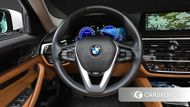 BMW 5 Series (G30) 2018 Белый из Кореи, фото 2