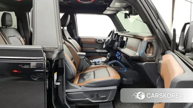 Ford Bronco 6th Generation 2022 Черный из Кореи, фото 2