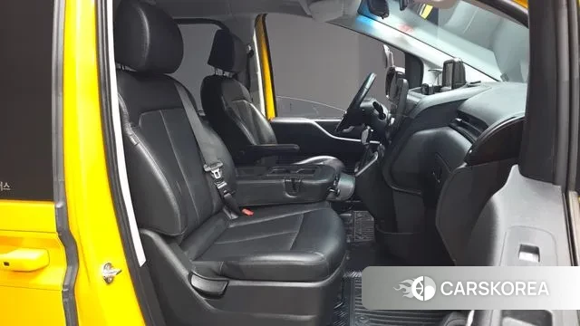 Hyundai Staria 2022 Желтый из Кореи, фото 2