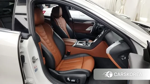 BMW 8 Series (G15) 2021 Белый из Кореи, фото 2