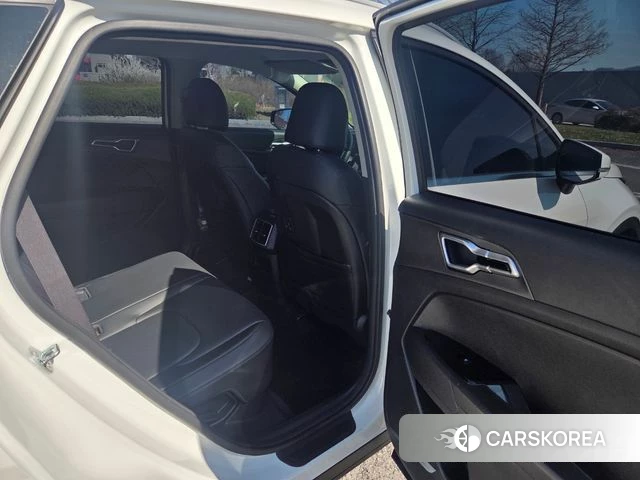 Kia Sportage 5th Generation Hybrid 2023 Белый из Кореи, фото 2