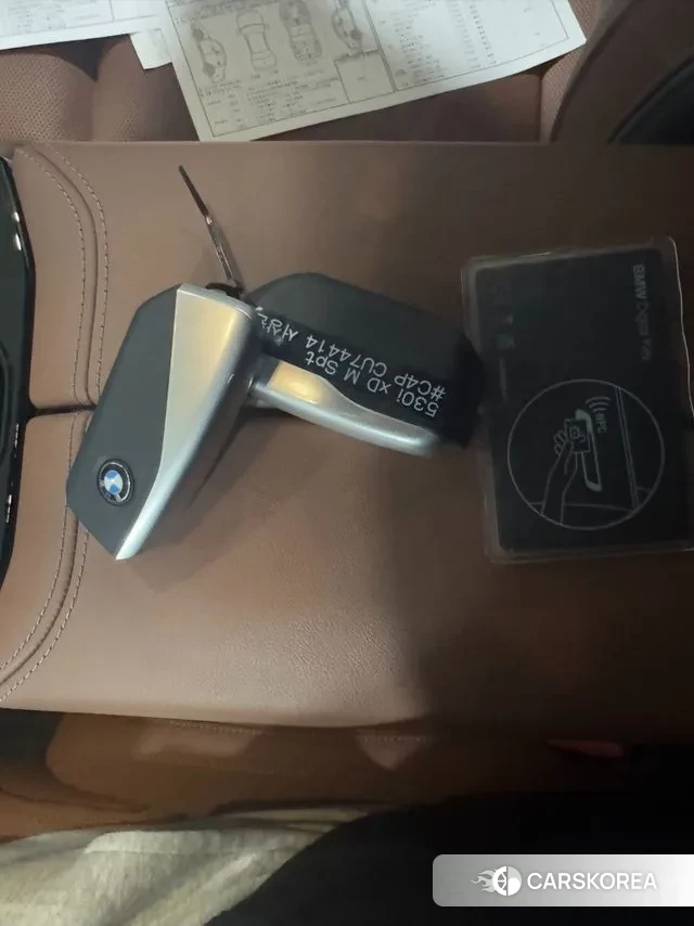 BMW 5 Series (G60) 2025 Светло-серебряный цвет из Кореи, фото 2