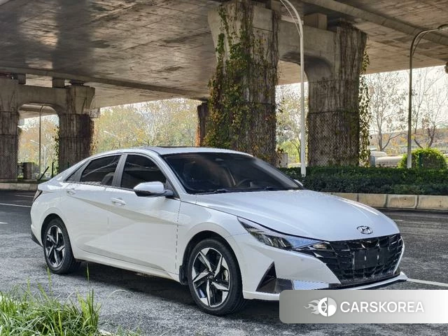 Hyundai Elantra 2022 Белый из Китая, фото 2