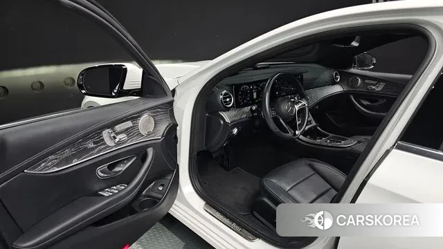 Mercedes-Benz E-Class W213 2022 Белый из Кореи, фото 2