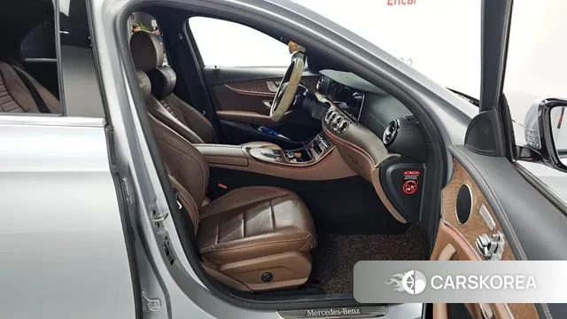 Mercedes-Benz E-Class W213 2021 Серебряный из Кореи, фото 2