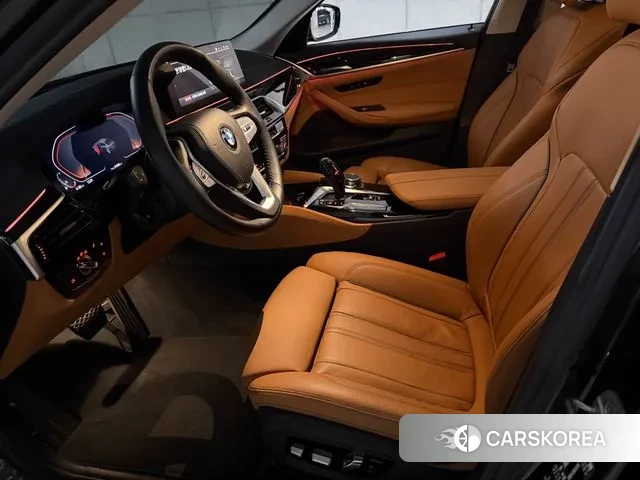 BMW 5 Series (G30) 2023 Серый из Кореи, фото 2