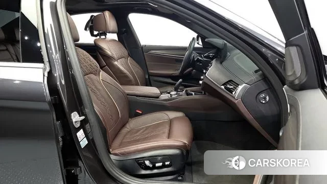 BMW 5 Series (G30) 2020 Серый из Кореи, фото 2