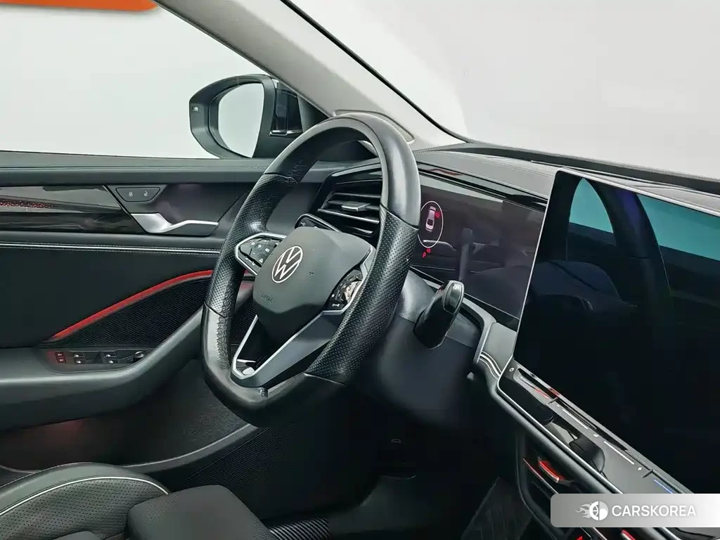 Volkswagen Magotan 2025 Черный из Китая, фото 2