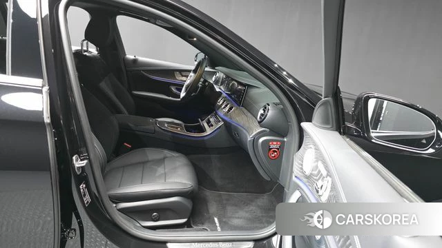 Mercedes-Benz E-Class W213 2022 Черный из Кореи, фото 2