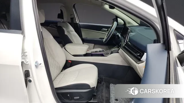 Kia Sportage 5th Generation Hybrid 2024 Белый из Кореи, фото 2