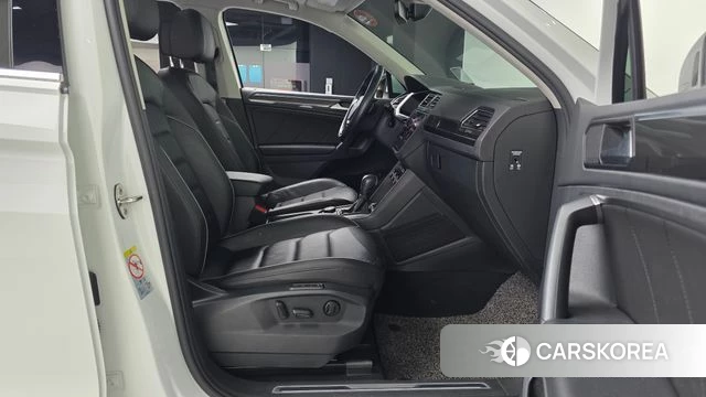 Volkswagen Tiguan second Generation 2020 Белый из Кореи, фото 2