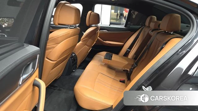 BMW 5 Series (G30) 2023 Серый из Кореи, фото 2