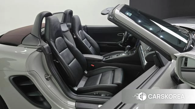 Porsche 718 Boxster 2018 Серебристо-серый из Кореи, фото 2