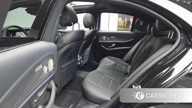 Mercedes-Benz E-Class W213 2023 Черный из Кореи, фото 2