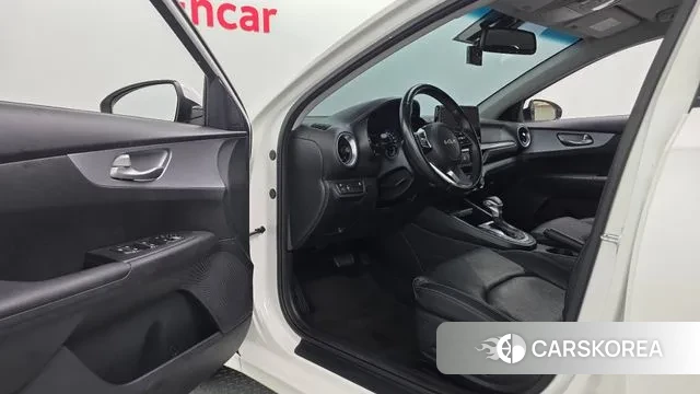 Kia The New K3 2nd generation 2021 Белый из Кореи, фото 2