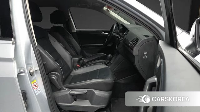 Volkswagen Tiguan second Generation 2018 Серебряный из Кореи, фото 2