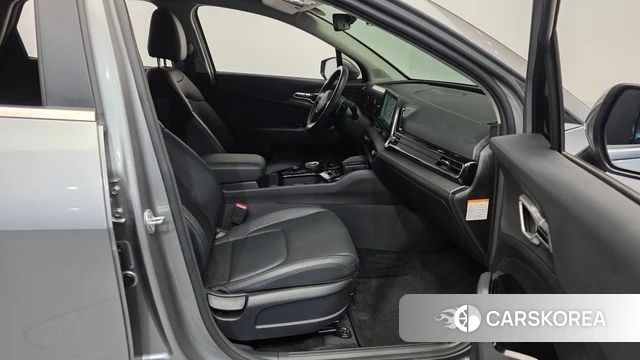 Kia Sportage 5th Generation Hybrid 2023 Серебристо-серый из Кореи, фото 2