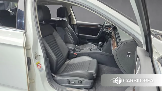 Volkswagen Passat GT (B8) 2018 Белый из Кореи, фото 2