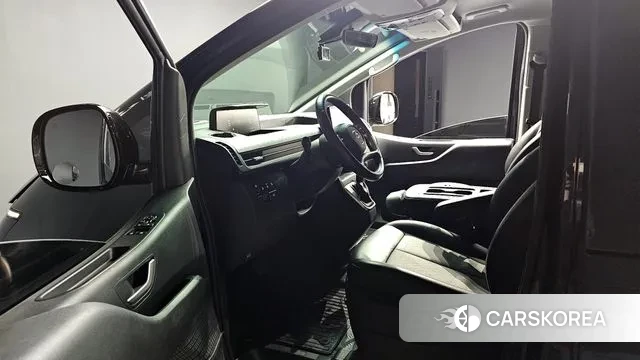 Hyundai Staria 2023 Черный из Кореи, фото 2