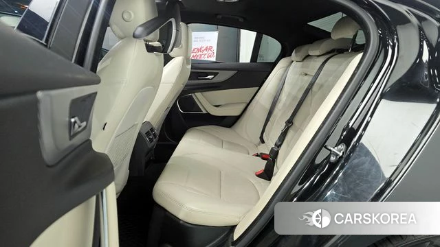 Jaguar XE 2020 Черный из Кореи, фото 2