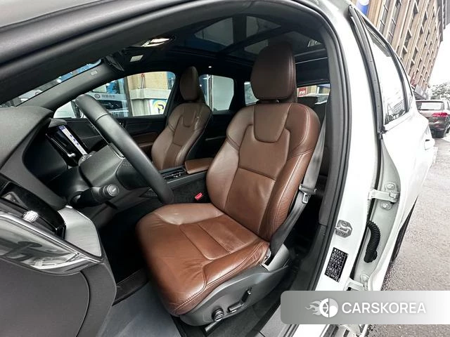 Volvo XC60 2022 Белый из Китая, фото 2