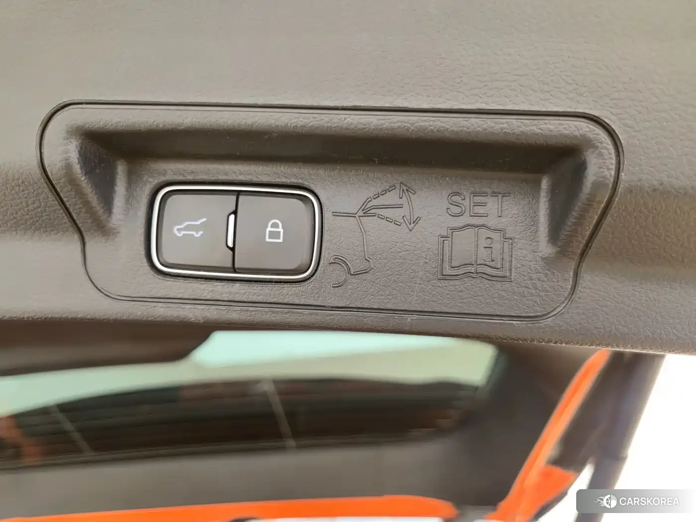 Ford Explorer 2023 Yellow/orange из Китая, фото 2