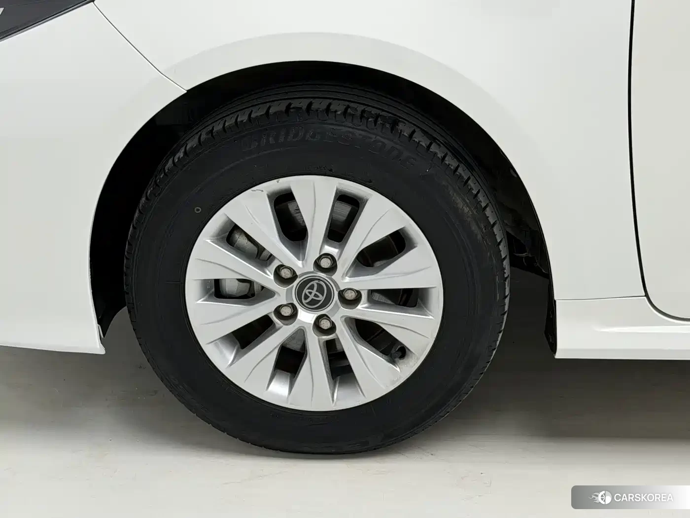 Toyota Corolla 2023 Белый из Китая, фото 2