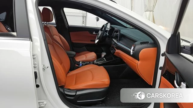 Kia The New K3 2nd generation 2022 Белый из Кореи, фото 2