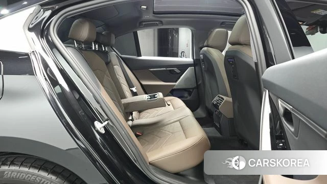 BMW 5 Series (G60) 2025 Черный из Кореи, фото 2
