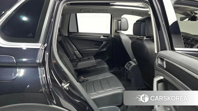 Volkswagen Tiguan second Generation 2023 Черный из Кореи, фото 2
