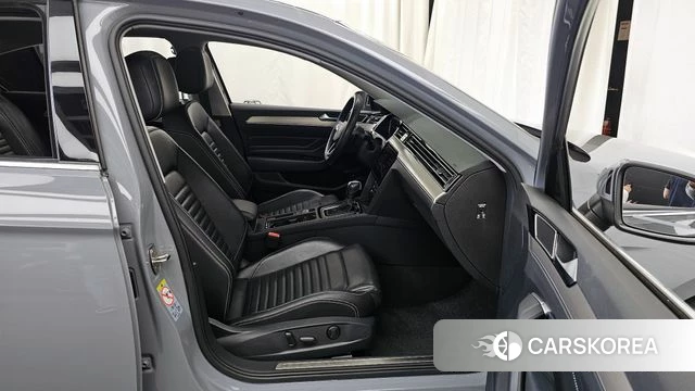 Volkswagen Passat GT (B8) 2022 Серый из Кореи, фото 2