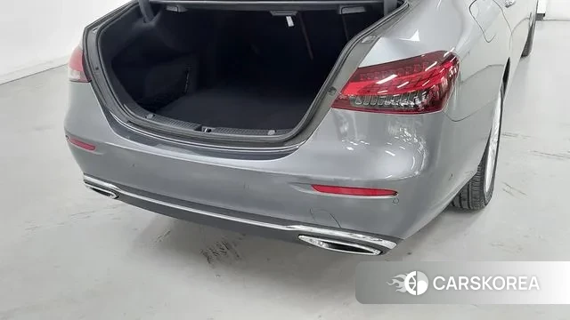 Mercedes-Benz E-Class W213 2021 Серый из Кореи, фото 2