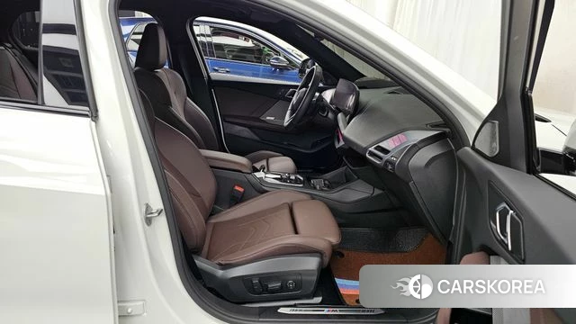 BMW 1 Series (F70) 2025 Белый из Кореи, фото 2